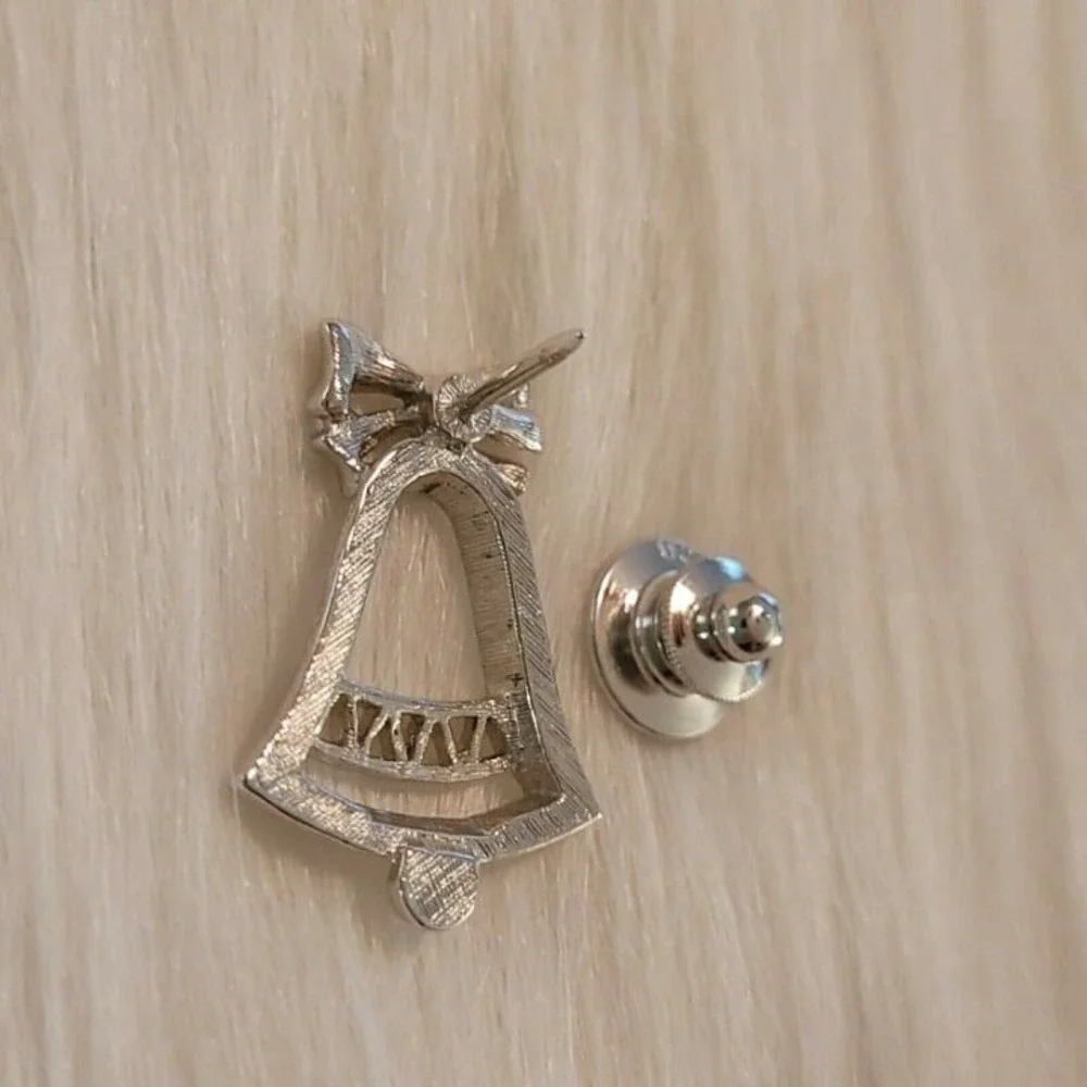 Vintage Avon Christmas Bell Pin Silver Tone Metal Holidays MCM Modernist 5972